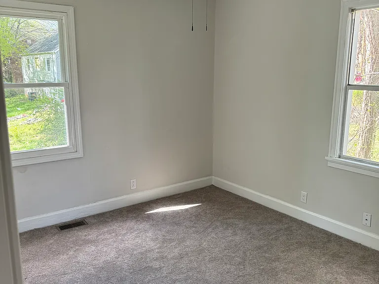 1210 Daniel St — Photo 8