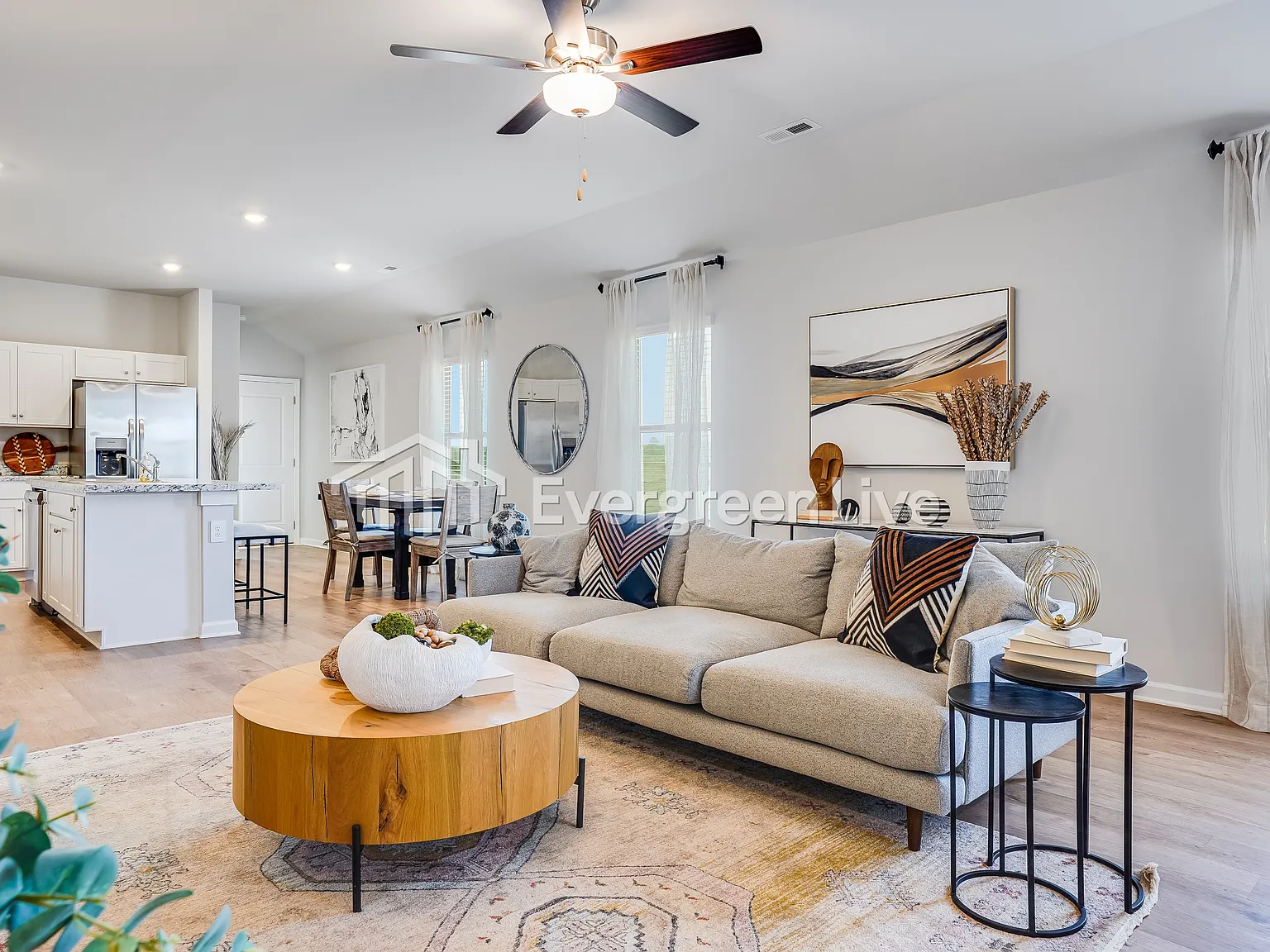 3 bed, 2.0 bath, 1373 sqft, $1,325 — Photo 3