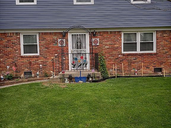 2nd image of 1216 N Malvina Ave