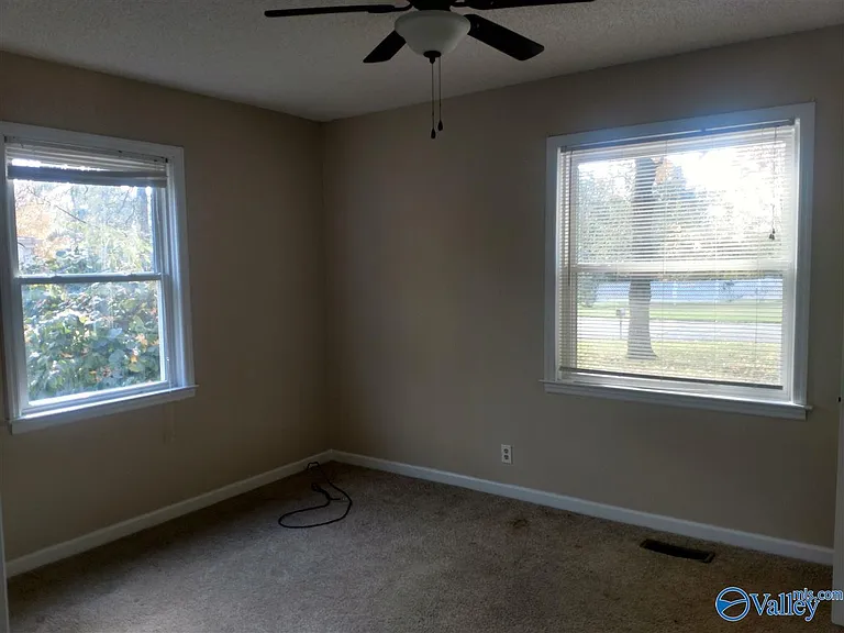 2035 Vanderbilt Dr SW — Photo 12
