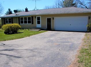 N2375 Smith Rd, Waupaca, WI 54981