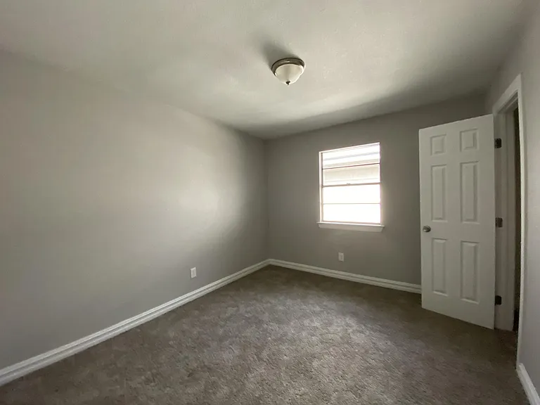 1124 F Ave — Photo 2