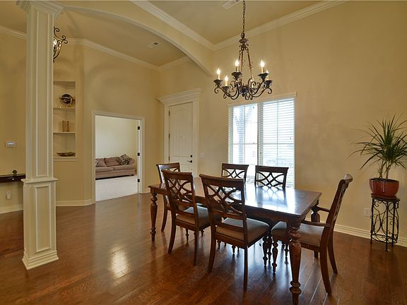 4th image of 4314 Woodview Dr