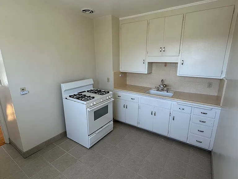 2201 El Dorado — Photo 17