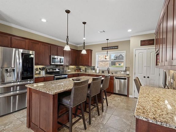3rd image of 119 Harvestwood Ln