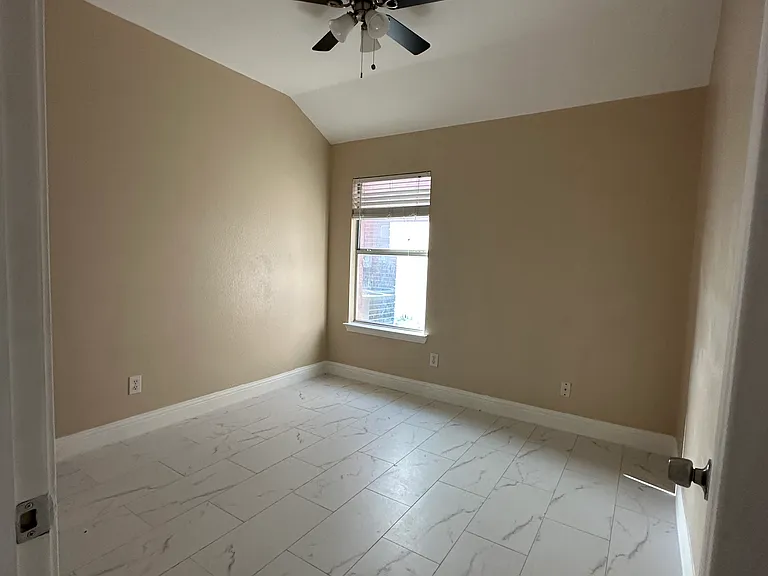 6609 Fairglen Dr — Photo 13