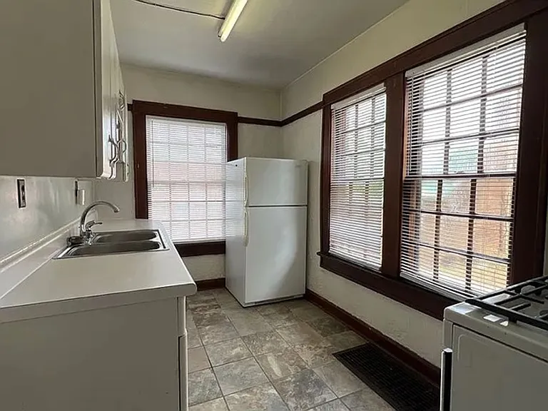 1503 S Walnut St — Photo 7