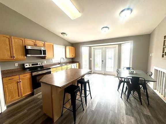 4th image of 140 S Pinnacle Blvd
