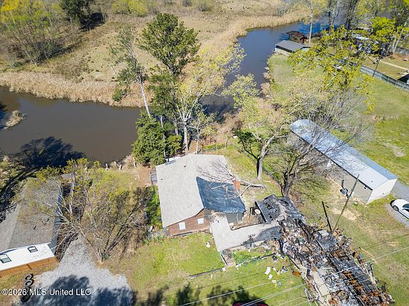 5th image of 355 Lake Harbor Rd