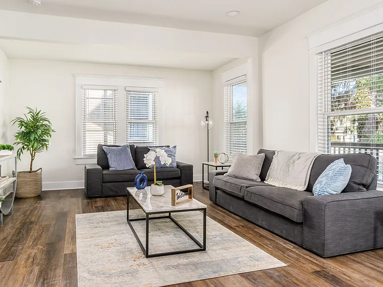 16 Montrose Ave — Photo 35