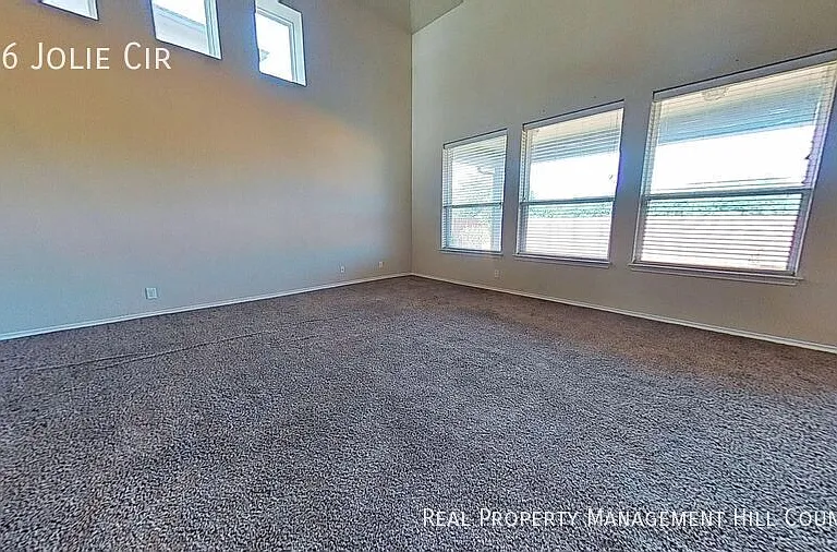 136 Jolie Cir — Photo 3