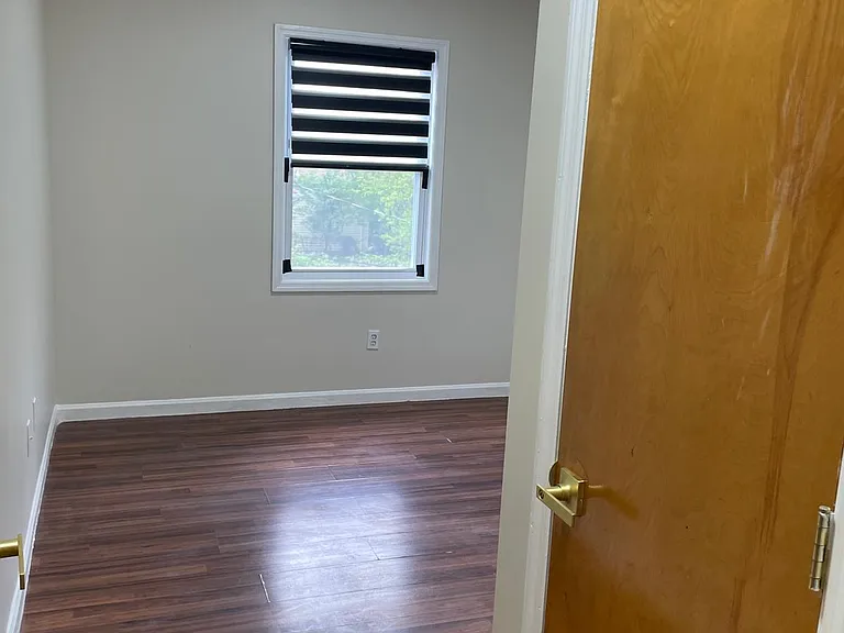 1st bedroom with closet