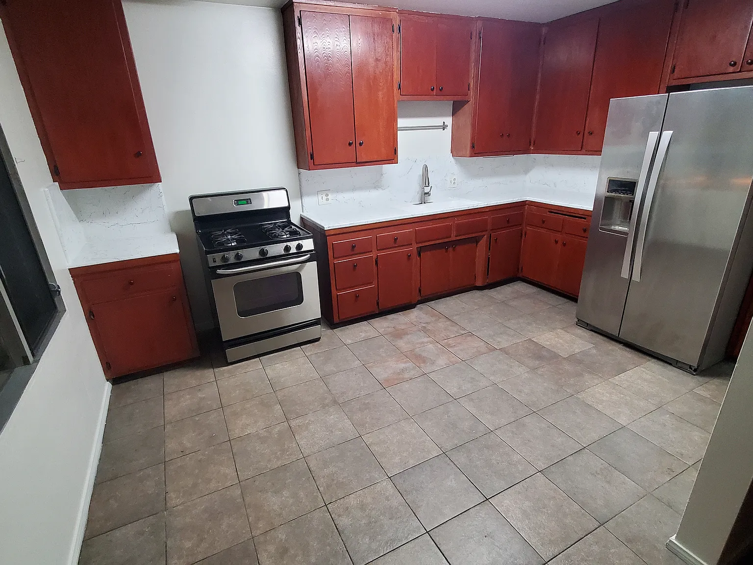 2 bed, 850 sqft, $1,995 — Photo 2