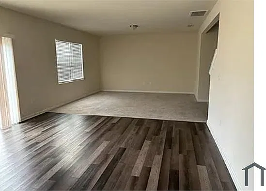 4 bed, 2334 sqft, $2,500 — Photo 4