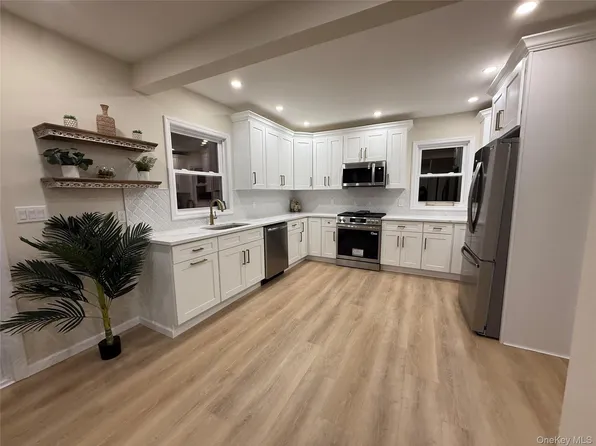 750 Wesley St, Baldwin, NY 11510