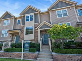 57 S 7th St, Geneva, IL 60134