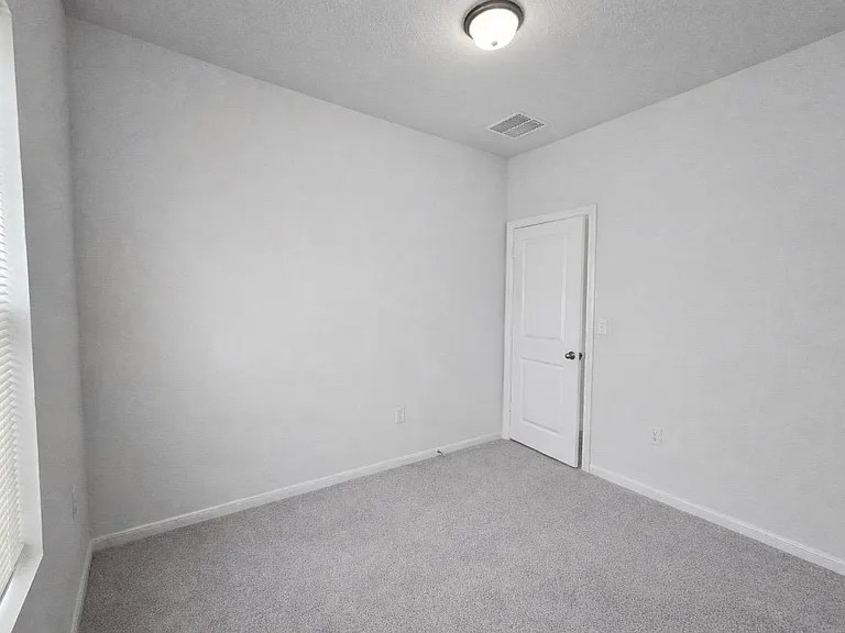 511 Pulitzer Dr — Photo 13