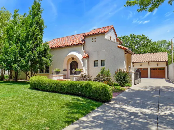 136 N Crestway St, Wichita, KS 67208