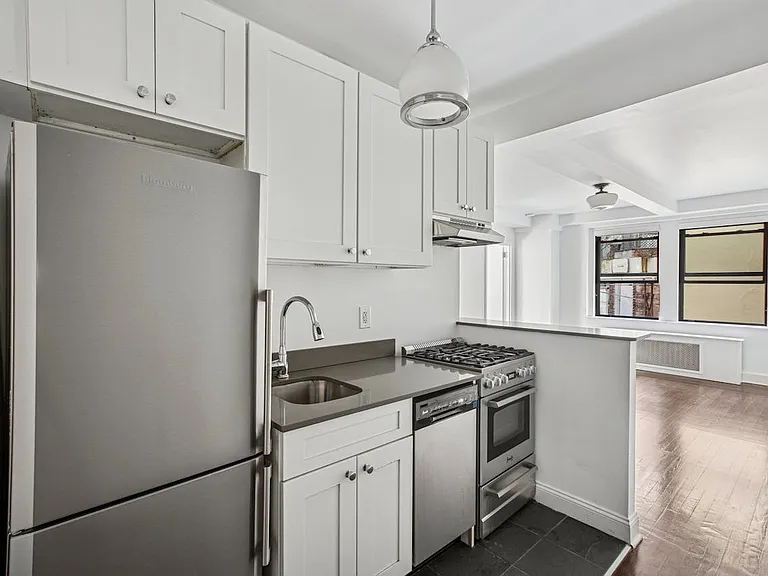 253 W 72nd St #503 — Photo 7