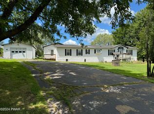 55 Spruce Swamp Rd, Beach Lake, PA 18405