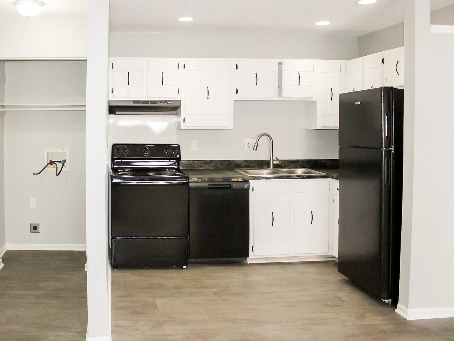 Willow Creek Apartments — Photo 3