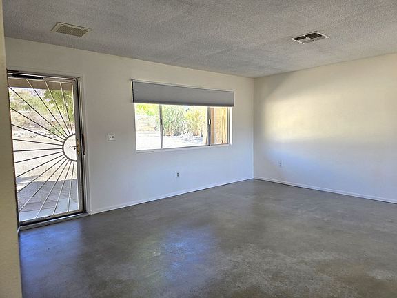 3rd image of 49333 Park Ave