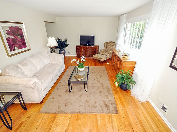 3rd image of 11 Distler Ave
