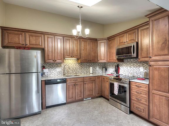 3rd image of 4505 Starr Jordan Dr