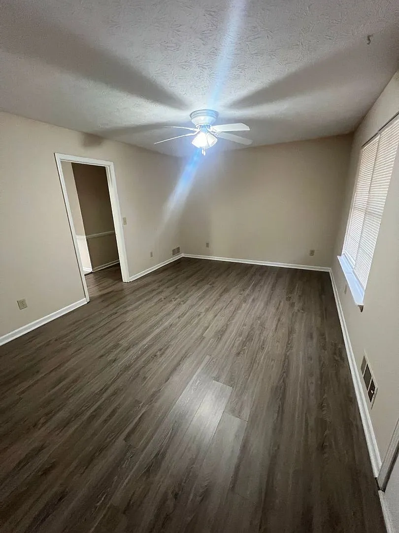 3183 A - B Dove Court — Photo 2