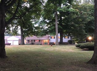 3821 Waverly Hills Rd, Lansing, MI 48917