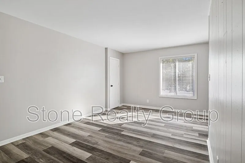 2 bed, 1.0 bath, $750 — Photo 3