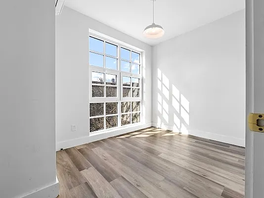 Rented by ERNY LLC | media 9