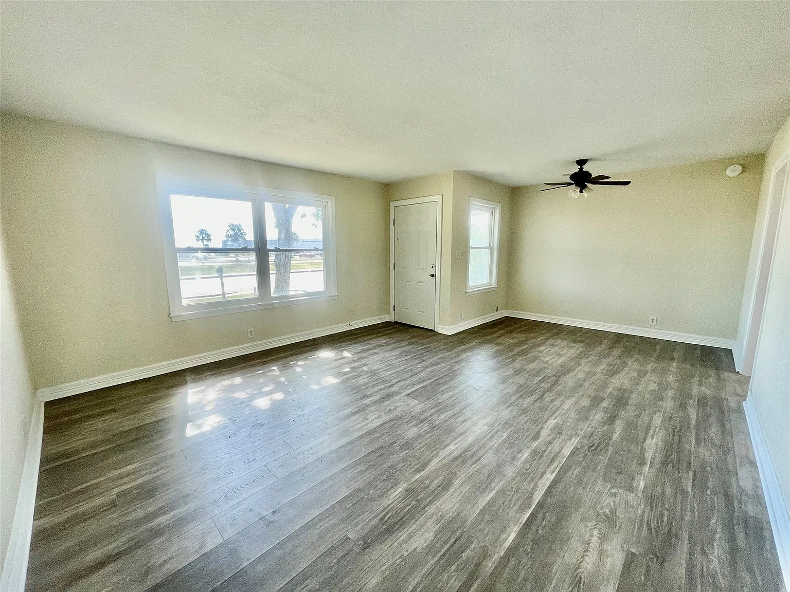 3 bed, 1.5 bath, 1225 sqft, $1,200 — Photo 4