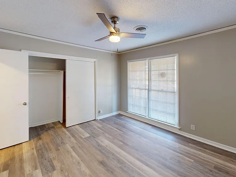 2716 Forsyth Ln — Photo 17