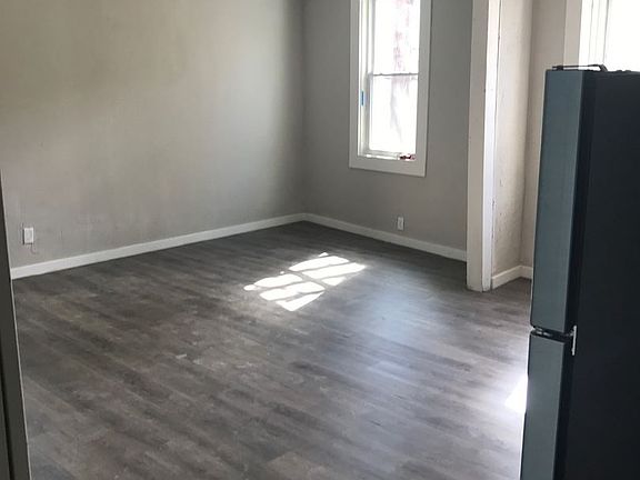 3rd image of 473 Wall Ave