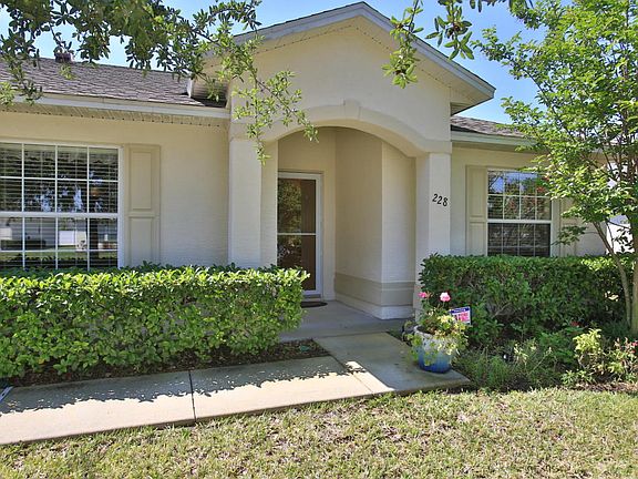 2nd image of 228 Fountain Lake Blvd