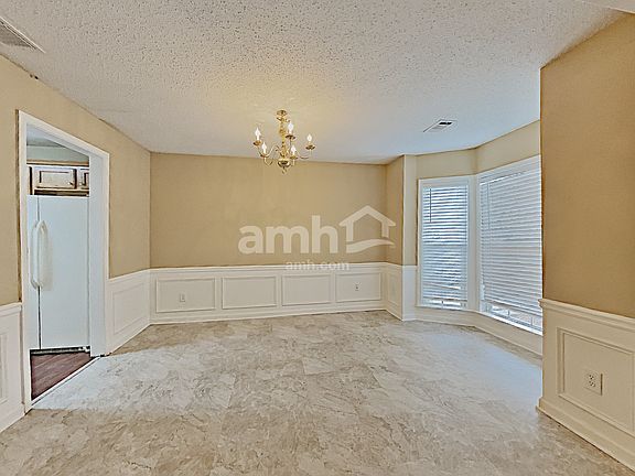5th image of 613 Wallnut Hall Trl