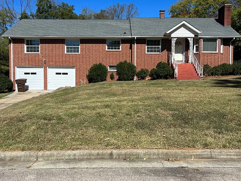 407 Janie St — Photo 1