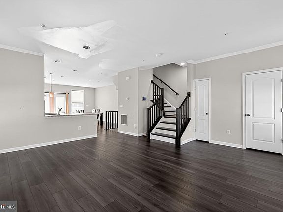 3rd image of 1027 Overlook Way