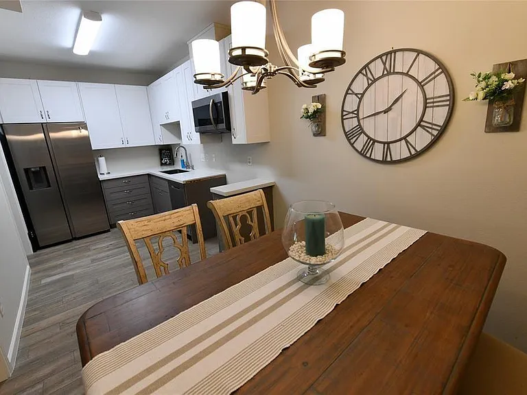 2100 Tanglewilde St #515 — Photo 6
