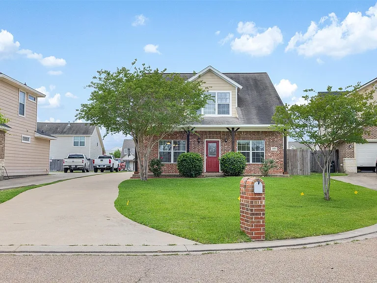 2610 Mandi Ct — Photo 2