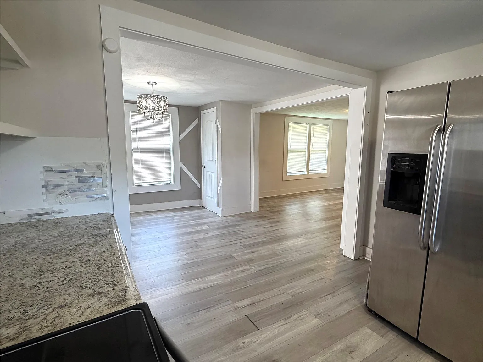 3 bed, 1.0 bath, 1080 sqft, $1,600 — Photo 3