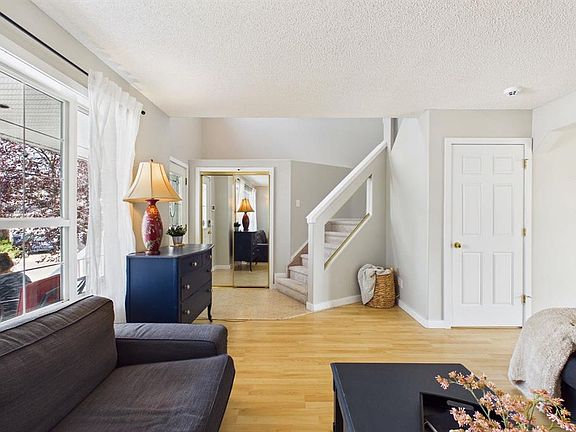 5th image of 27 N Bridlewood Park SW