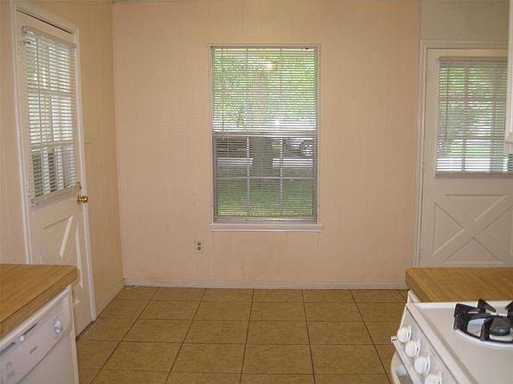 4th image of 2522 San Antonio St