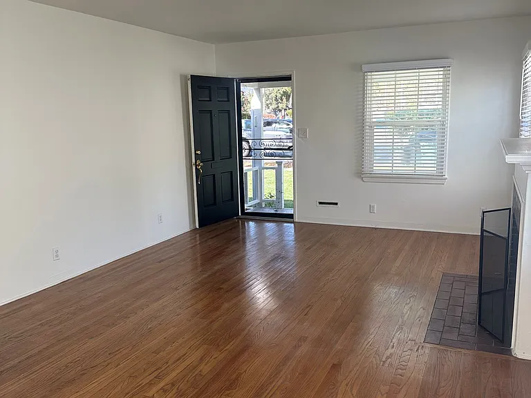 N Griffith Park Dr — Photo 2