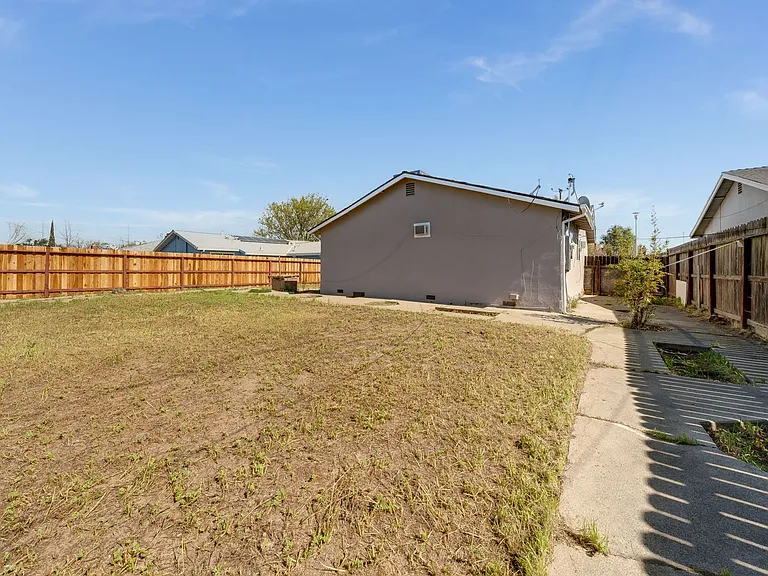 7726 Laurie Way — Photo 28