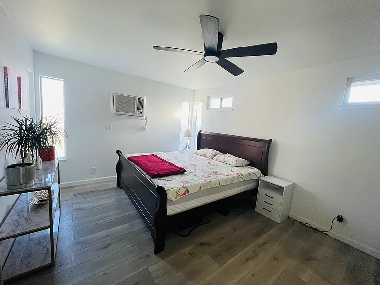 1896 Yosemite Dr — Photo 3
