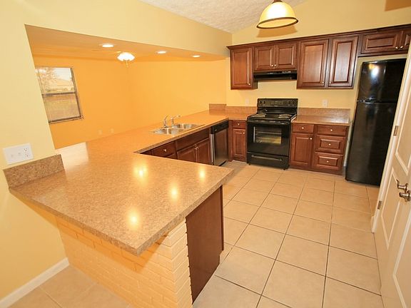 5th image of 126 SW Oakridge Dr
