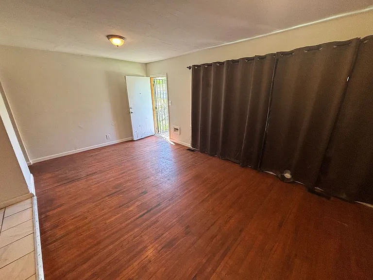 245 E Young Pl — Photo 40