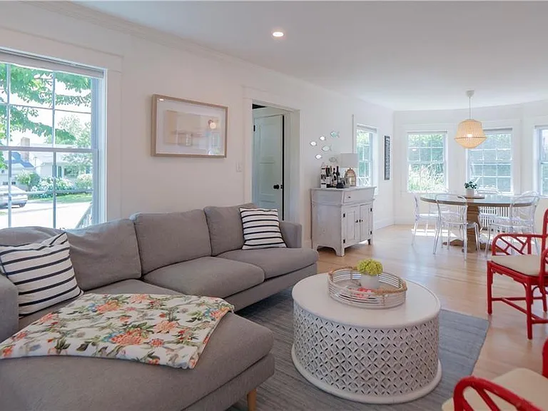 122 Ruggles Ave — Photo 4